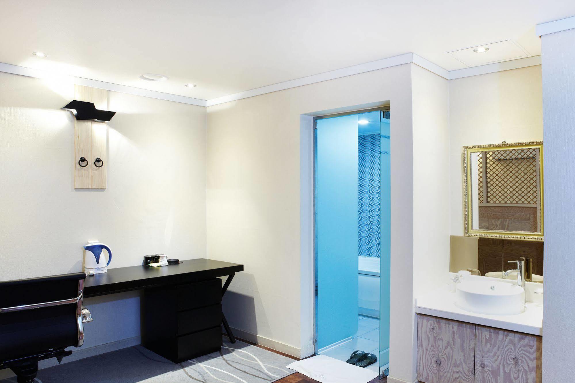Bell Hotel Hwaseong Bagian luar foto